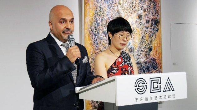 策展人帕什米艺术联盟创始人兼艺术总监努尔·努里(Nour Nouri)先生发言