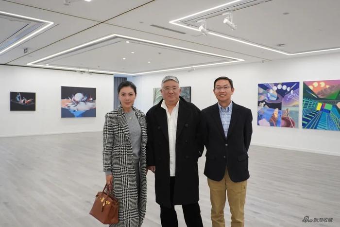 从左至右:頌艺术中心创始人 苏芒、策展人 朱彤、金杜律师事务所合伙人 杜慧力律师