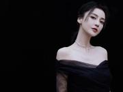 2019微博之夜红毯：Angelababy黑白两套纱裙演绎不同风格