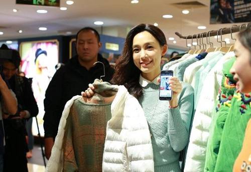 范玮琪亲临茵曼+旗舰店 与茵曼粉丝狂欢双11