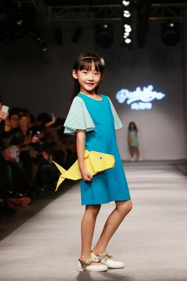 　PEEKABOO2016新款春夏时装