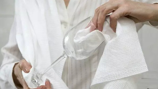 水晶杯与玻璃杯究竟有什么不同？