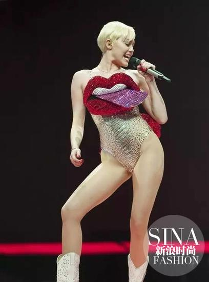 麦莉演唱会造型