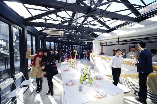 天津大悦城首条室外街区“IF街”启幕