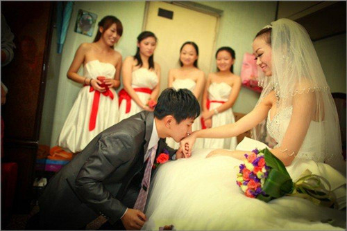 婚礼堵门游戏和接亲问题