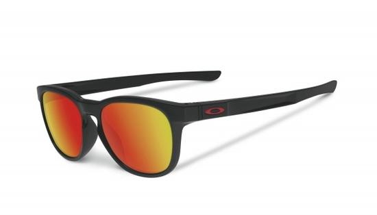 　　正值奥运年，与运动风情相关的时髦单品总是最热门的。Oakley Stringer™逐浪系列墨镜，适合注重美观性与功能性兼顾的你。
