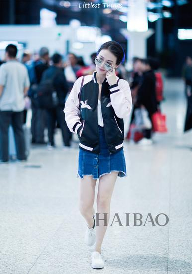 外套：阿迪达斯 （adidas）