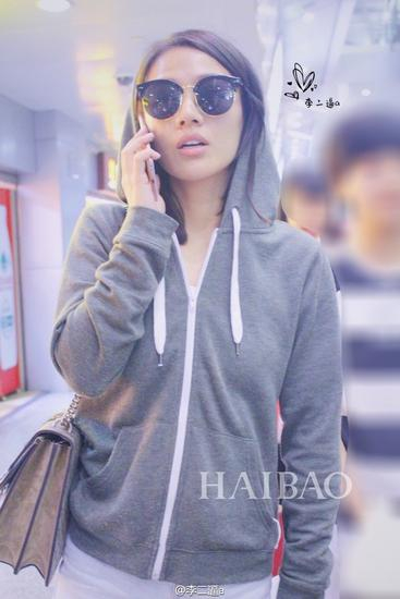 包：古驰 （Gucci） 墨镜：Gentle Monster