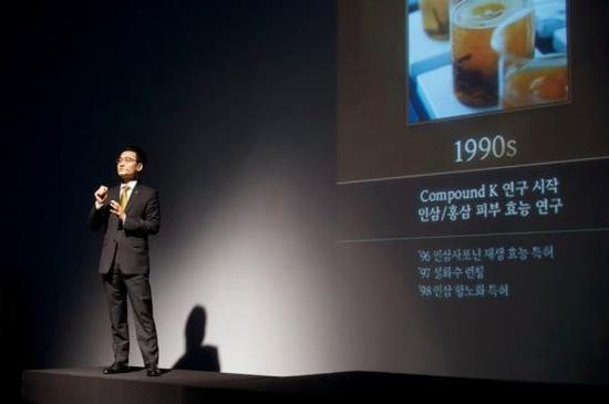 爱茉莉太平洋集团护肤研究中心资深副总裁Dr.Kang发表演讲