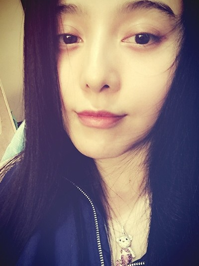 秀恩爱最好的妆扮是素颜：范冰冰