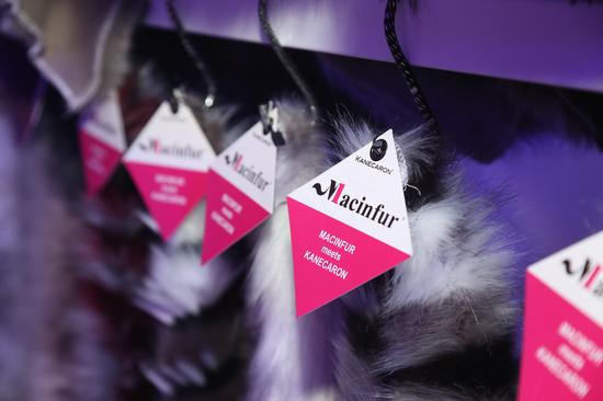 以人造皮代替天然毛皮