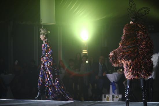 华贵隆重的礼服