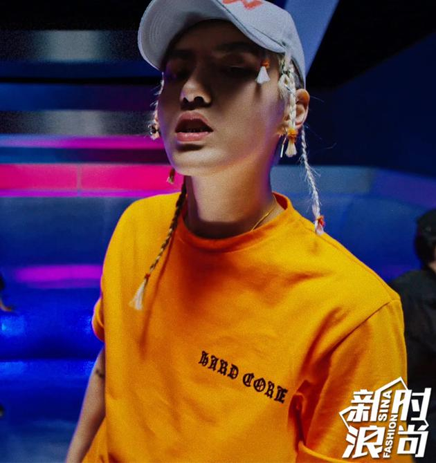 吴亦凡嘻哈辫子头造型