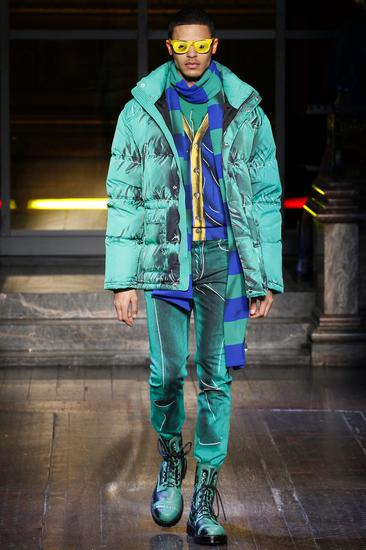 Moschino湖蓝绿色大廓型羽绒服