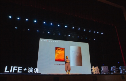 剧作者、文学批评家李静