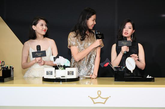 著名时尚插画家兼时尚博主，ELLE杂志插画专栏作者张小溪女士发言