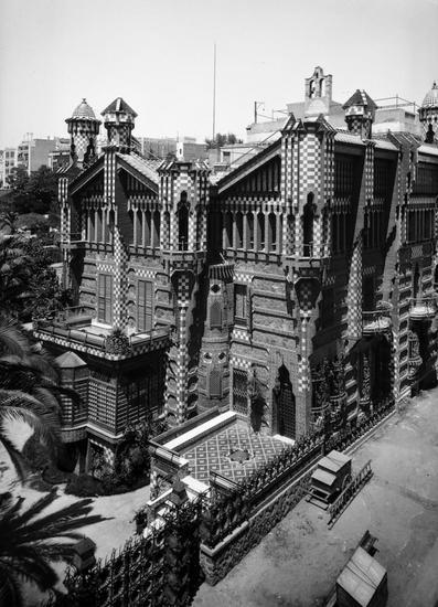 　　1927 年，Casa Vicens 的外观。 图片© Fundació Institut Amatller d’Art Hispànic。 Arxiu Mas