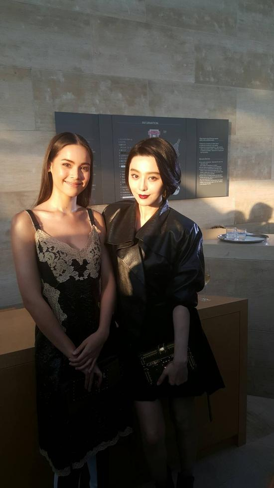 官配Yaya和范冰冰就曾在LV偶遇合影