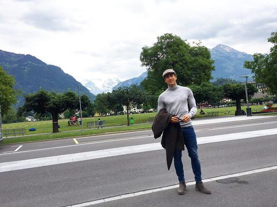 衣服也挡不住的肌肉线条