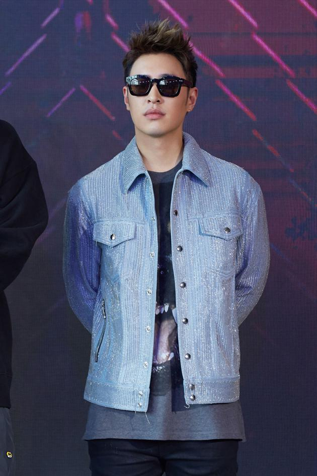 潘玮柏出席北京某节目发布会现场