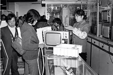 80年代的黑白电视机