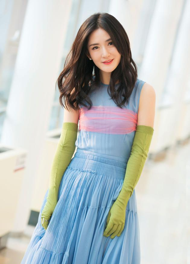 谢娜再爆花絮写真笑容迷人