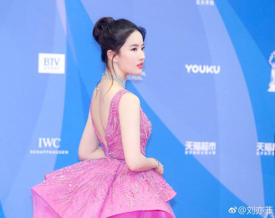 刘亦菲美背