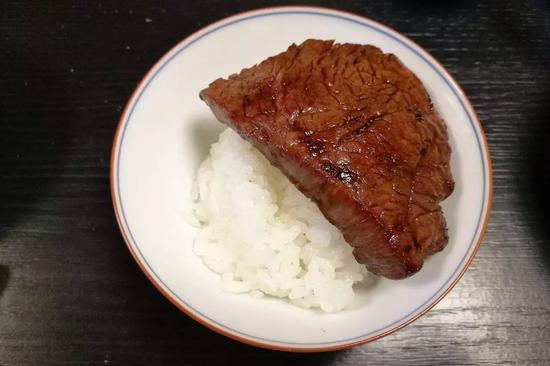 和田金的烤肉配米饭/叶酱