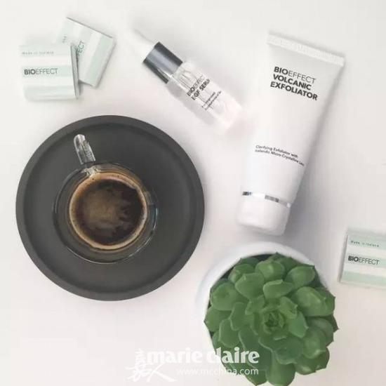 BIOEFFECT是全世界第一个满满一瓶都是有效稳定的EGF并且没有防腐成分的品牌