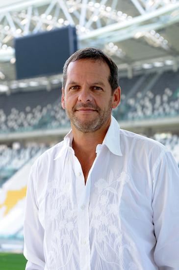 Intimissimi呈现“魅惑传奇”时尚花样滑冰秀