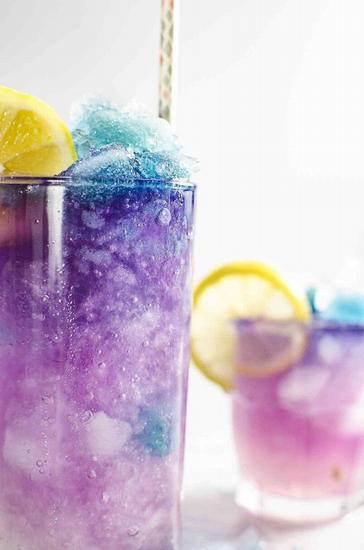 彩虹鸡尾酒 图片来源自theflavorbender.com