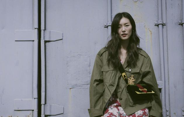 刘雯曝光一组写真照