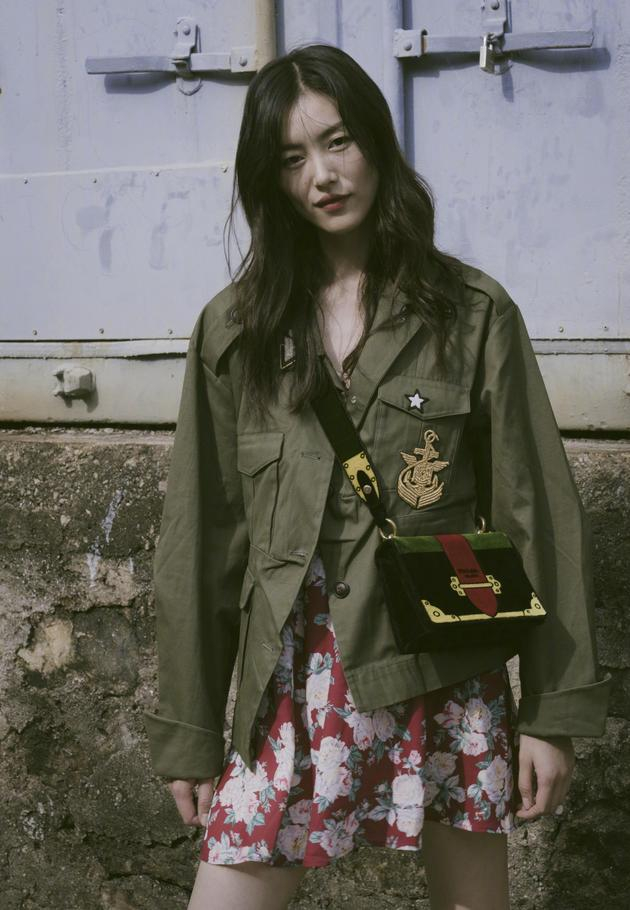 刘雯曝光一组写真照