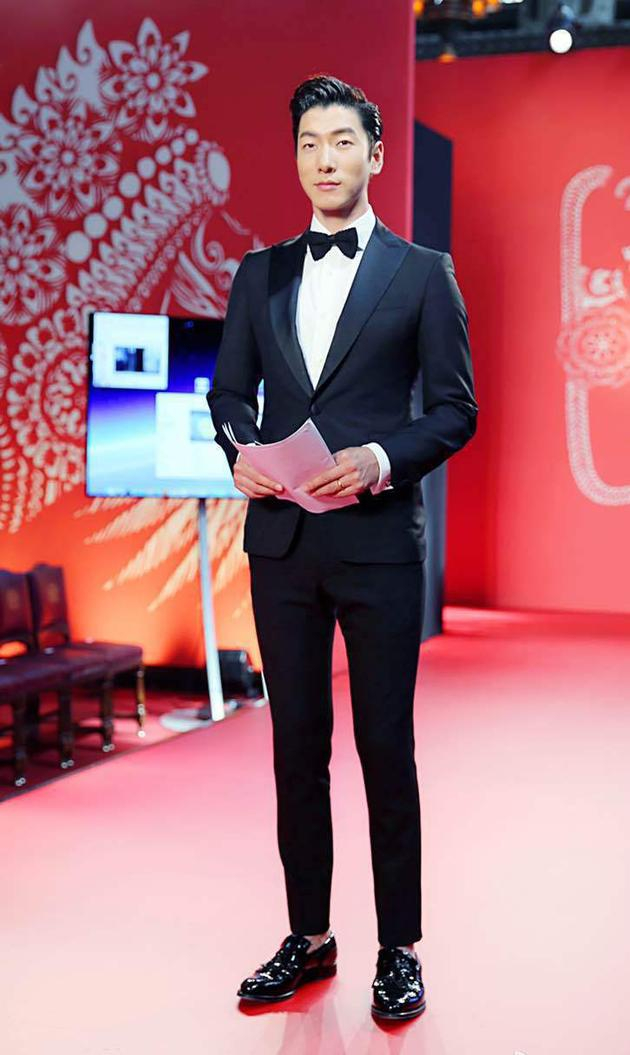 穿西装也太完美了吧