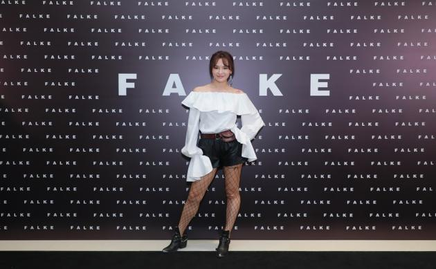 演员莫小棋出席FALKE（鹰客）国贸店启幕活动