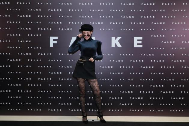 时尚达人左岸潇出席FALKE（鹰客）国贸店启幕活动