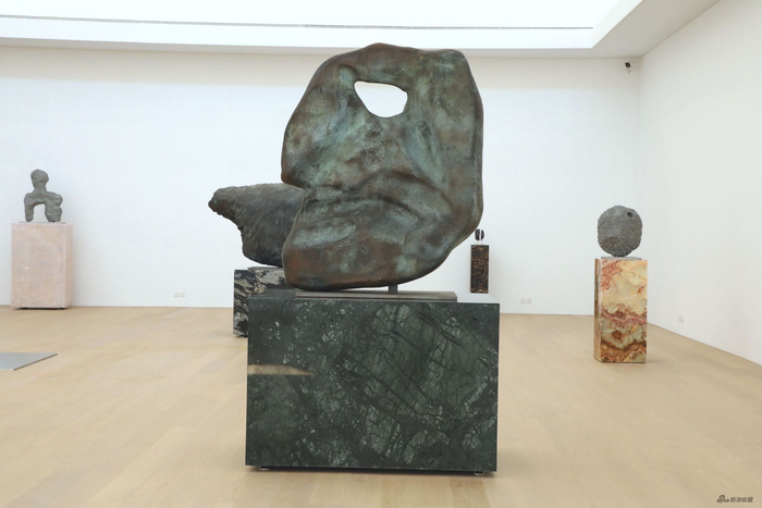 启示19.12.26，铜，132 x 41 x 160 cm，2019