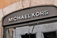 Michael Kors正式宣布以21.2亿美元收购Versace
