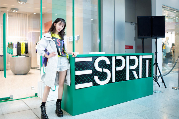 　ESPRIT品牌挚友-刘萌萌身着#throwback系列