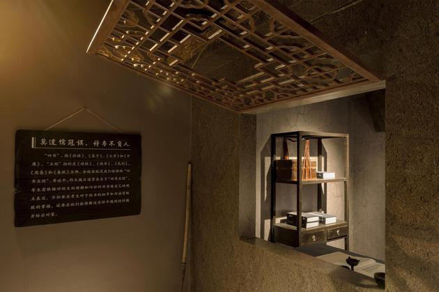 　　位于王府中環三层的“金榜题名”互动式展览，是故宫文化年轻的策展团队以多位真实历史人物求学赶考的故事为蓝本所创作，还原了历史长河中莘莘学子的人生际遇与命运，从而引发观众对于古今教育精神的碰撞与思考。