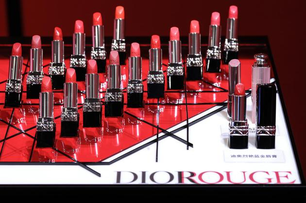 DIOR迪奥烈艳蓝金唇膏区域产品陈列