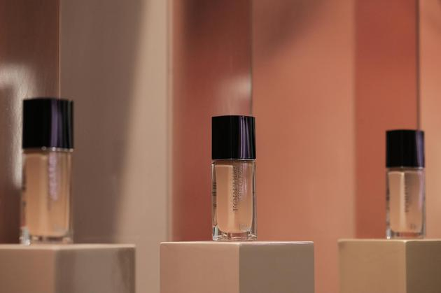 DIOR迪奥锁妆系列区域产品陈列