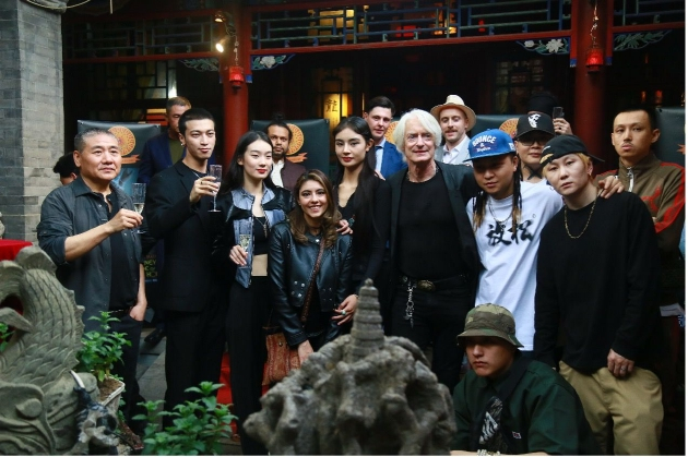 电影主创团队合影