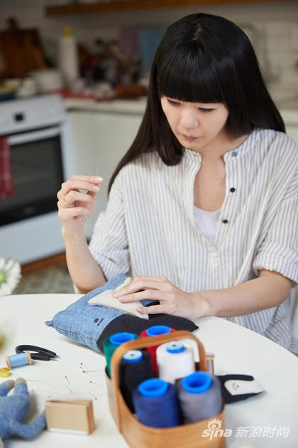 设计师 Yvonne 亲手缝制样品