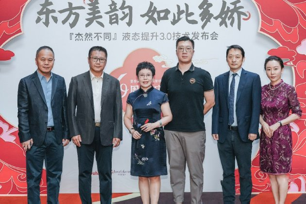 嘉宾合影(从左至右依次为:联合丽格集团副董事长张鸣溪、联合丽格集团董事长李滨、泰美丽格 泰美·杰丽格总院长王忠杰医生、联合丽格集团董事总经理慕安、联合丽格集团北京事业部总经理纵亚男、泰美丽格兼泰美·杰丽格经营院长刘文娟)