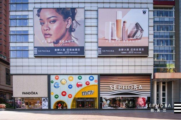  Sephora officially announces that FENTY BEAUTY BY RIHANNA will settle in exclusively
