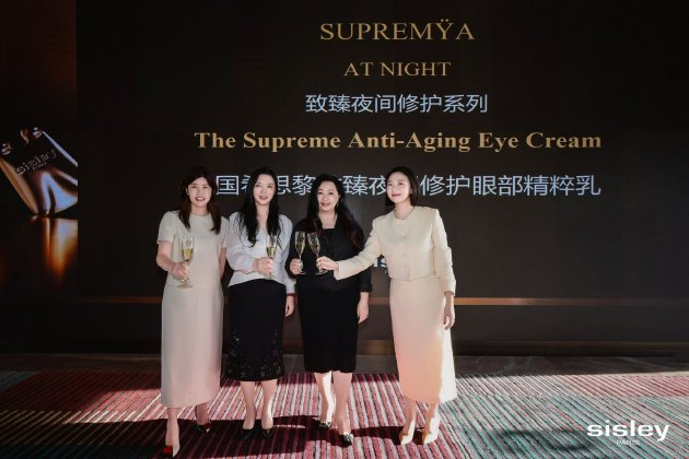 嘉宾（从左至右）：法国希思黎中国区市场总监许卫华小姐、知名皮肤科专家吉喆小姐、法国希思黎中国区董事总经理彭嘉颖小姐、法国希思黎中国区培训总监王晶晶小姐