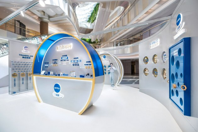 妮维雅“630新标杆研究所”沉浸式快闪空间