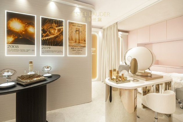 雅诗兰黛「肌肤逆龄中心」AI肌肤检测仪