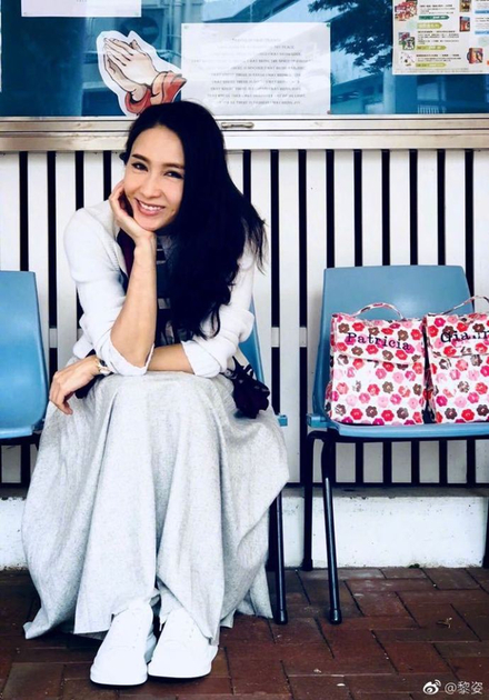 梨涡笑容黎姿